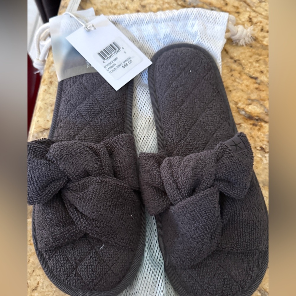 Cozy grey Slippers bearfoot dreams